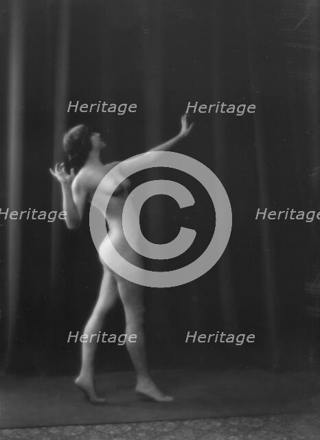 Beyer, Hilda, Miss, 1915 May 16. Creator: Arnold Genthe.