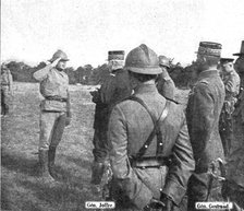 'Visite du general Joffre aux troupes Russes en Champagne; Le general en chef felicite un..., 1916. Creator: Unknown.