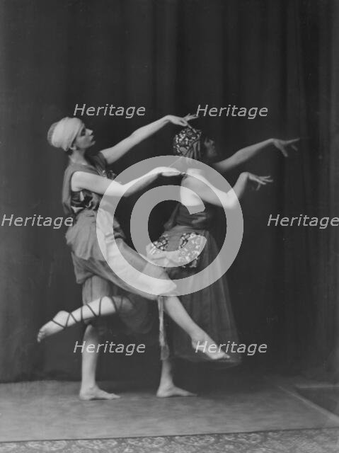 Maitland, Miss, and Miss Knight, 1915 July 9. Creator: Arnold Genthe.