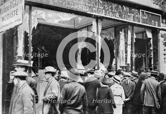 Damaged Austrian jewellers' shop, Paris, First World War, 1914. Artist: Unknown