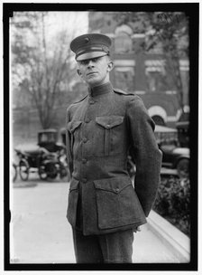 Uniforms: Private, Marine Corps, between 1916 and 1918. Creator: Harris & Ewing.