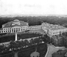 'Au Palais de Tauride; Le palais de Tauride, siege de la Douma et centre de la revolution..., 1917. Creator: Unknown.
