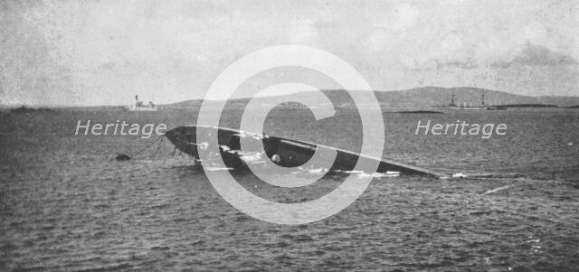 'Le sabordage de la flotte allemande; Le 21 juin 1919, a Scapa Flow: un destroyer..., 1919. Creator: Unknown.