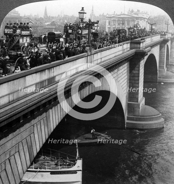 London Bridge, London, c late 19th century.Artist: Underwood & Underwood