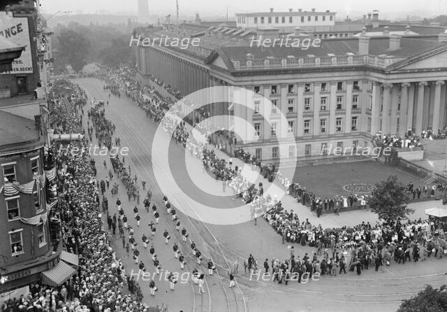 Confederate Reunion - Parade, 1917. Creator: Harris & Ewing.