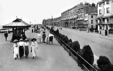 The promenade, West Worthing, West Sussex, early 20th century.Artist: Valentine & Sons