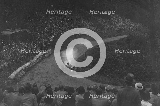 Riley Racing Six of Freddie Dixon competing in the Shelsley Walsh Hillclimb, Worcestershire, 1935. Artist: Bill Brunell.
