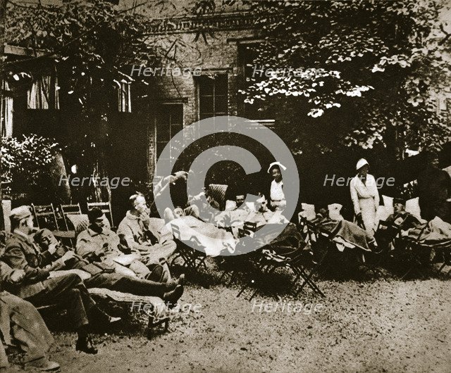 Injured soldiers recuperating at an American hospital in Paris, France, World War I, 1918. Artist: Unknown