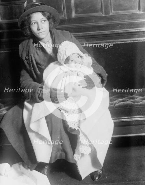 Mrs. L.M. Riley and Emilie, between c1915 and c1920. Creator: Bain News Service.