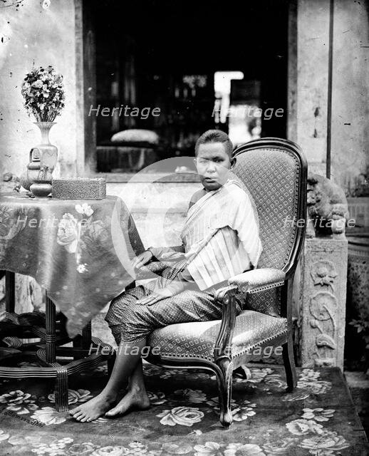 The wife of the Prime Minister (Kralahom) of Siam (Thailand), 1866. Creator: John Thomson.