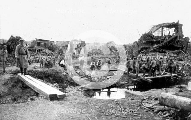 'Du tardenois a la Picardie; en Picardie: le passage de l'Avre, entre Morisel et Moreuil, le 8 aout  Creator: Unknown.