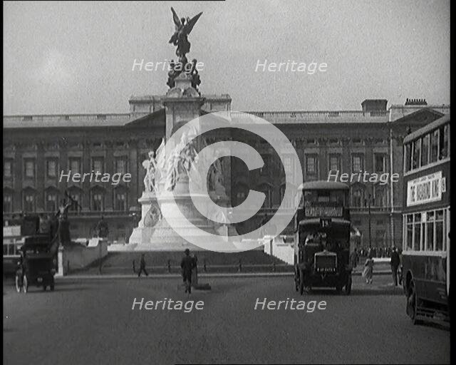 Cars And Buses Travelling at the Roundabout in Front of Buckingham Palace, 1927. Creator: British Pathe Ltd.