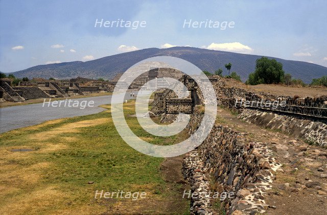 Teotihuacan, 'Avenue of Death', walkway that extends from south to north at whose sides are place…