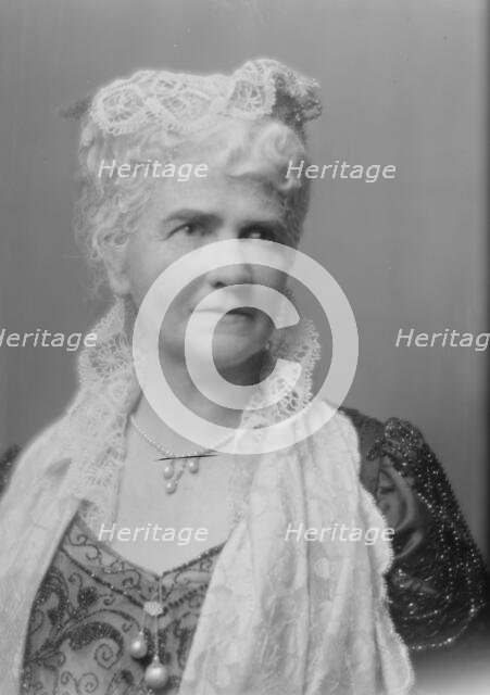 Cornwall, Charles, Mrs., portrait photograph, 1914 Aug. 6. Creator: Arnold Genthe.