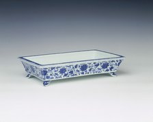 Blue and white narcissus bowl with lotus scrolls, China, 1736-1795. Artist: Unknown