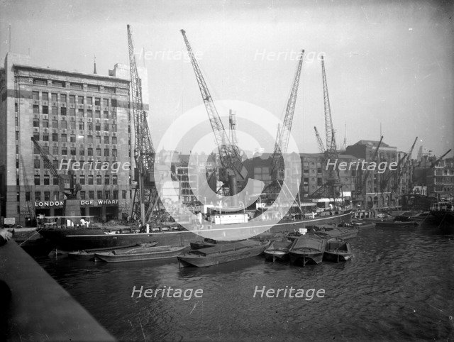 London Bridge Wharf, London. Artist: Unknown