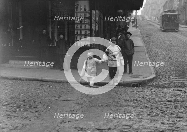 At the corner of Dupont and Jackson Streets, Chinatown, San Francisco, between 1896 and 1906. Creator: Arnold Genthe.
