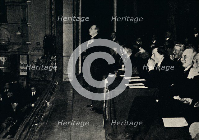 'Addressing a Public Meeting at Finsbury Park', 1924, (1945). Creator: Unknown.