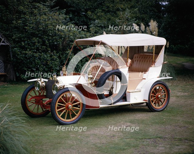 1904 Mercedes 28/32 hp. Artist: Unknown