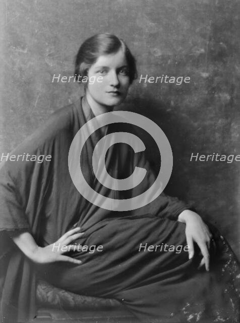 Wood, Peggy, Miss, portrait photograph, 1917 Aug. 27. Creator: Arnold Genthe.