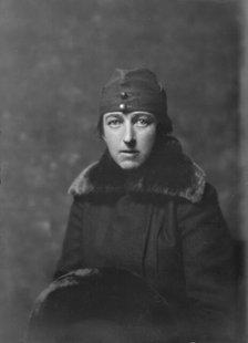 Miss Constance Williams, portrait photograph, 1917 Dec. 6. Creator: Arnold Genthe.