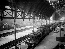 Locomotive at Paddington Station, Praed Street, Westminster, London. Artist: Unknown