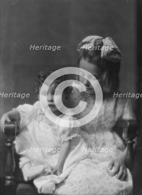 Silvester, Mrs., children of, portrait photograph, between 1914 and 1917. Creator: Arnold Genthe.