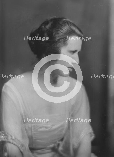 Miss Margaret Fisher, portrait photograph, 1918 Feb. 5. Creator: Arnold Genthe.