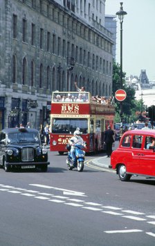 Busy traffic in London 1999. Artist: Unknown.