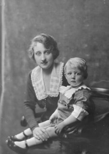 Mrs. O. Chase and child, portrait photograph, 1918 May 16. Creator: Arnold Genthe.
