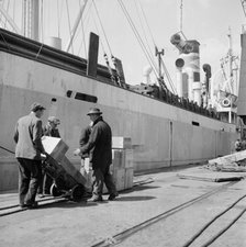 Loading a ship at the North Quay, West India Docks, London, c1945-c1965. Artist: SW Rawlings