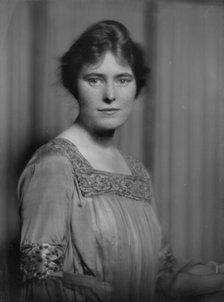 Wilson, Grace, Miss, portrait photograph, 1917. Creator: Arnold Genthe.