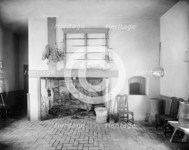 The Old kitchen fireplace, Mt. Vernon, Va., between 1900 and 1915. Creator: William H. Jackson.
