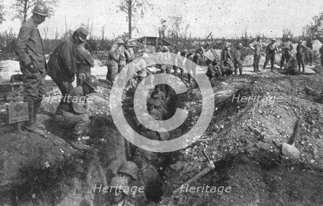 'Derriere la bataille, au Sud de la Somme: avant, pendant et apres une attaque..', 1916. Creator: Unknown.