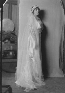 Irwin, Wallace, Mrs., portrait photograph, 1916 Jan. 7. Creator: Arnold Genthe.