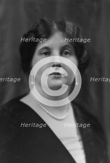 Stanton, Frank, Mrs., portrait photograph, 1913 Dec. 18. Creator: Arnold Genthe.