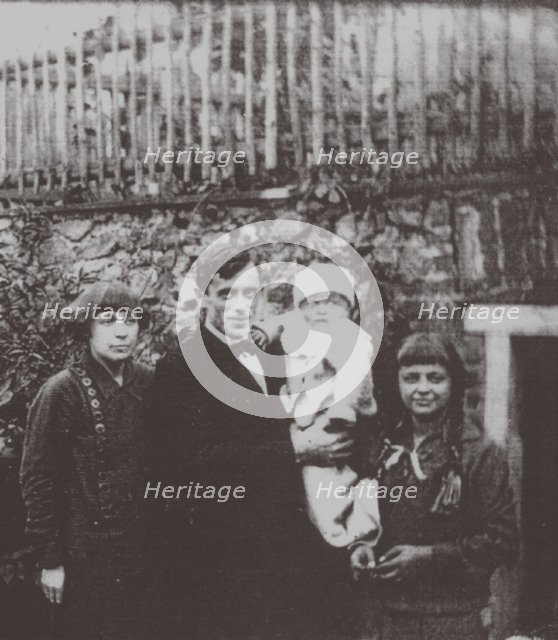 Marina Tsvetaeva with husband and children. Prague, 1925, 1925.