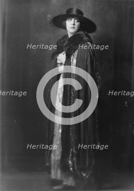 Cowl, Jane, Miss, portrait photograph, 1917 Sept. 17. Creator: Arnold Genthe.