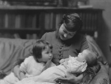 Bates, Blanche, Miss (Mrs. George Creel), and children, portrait photograph, 1916 Jan. 8. Creator: Arnold Genthe.