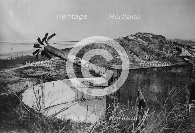 Zeebrugge, gun spoiled by Germans, 24 Oct 1918. Creator: Bain News Service.