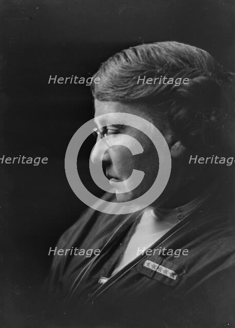 Mrs. H.L. Scott, portrait photograph, 1919 July 2. Creator: Arnold Genthe.