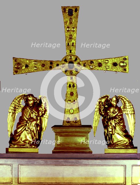Angels Cross, year 808, it's part of the cathedral treasure preserved in the Holy Chamber of Ovie…