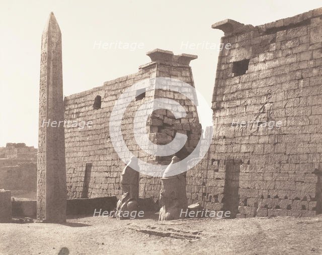 Louksor (Thèbes), Construction Antérieure - Pylône, Colosses et Obélisque, 1851-52, printed 1853-54. Creator: Félix Teynard.