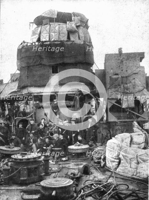 'L'attaque navale de Zeebrugge et Ostende; Apres Zeebrugge, Le blockhaus du commandant..., 1918. Creator: Unknown.