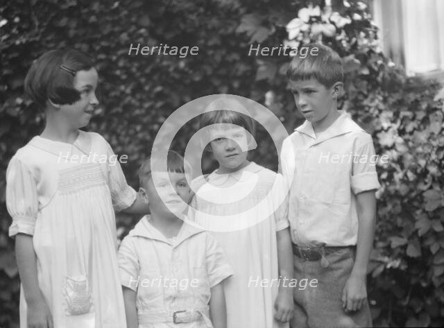 Twichell Mr., children of, portrait photograph, 1925 Nov. 19. Creator: Arnold Genthe.