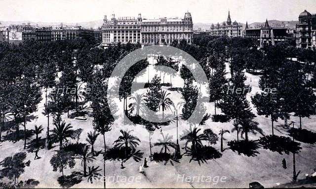 Central view of Catalonia Square in Barcelona and the Hotel Colon building, now disappeared, 1915.