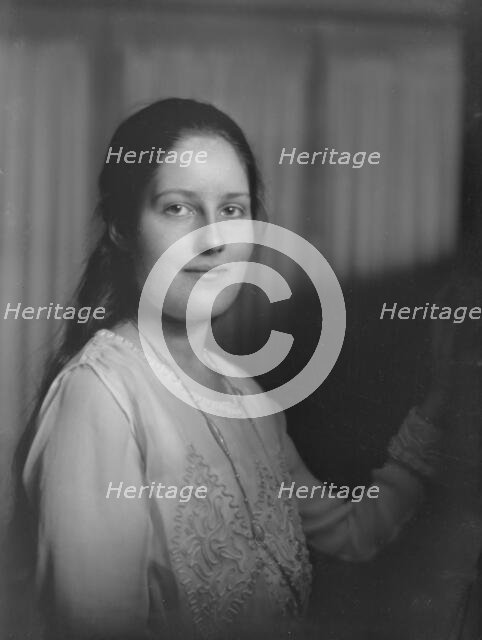 Miss Marion Tully, (Babcock), portrait photograph, 1918 Mar. 12. Creator: Arnold Genthe.