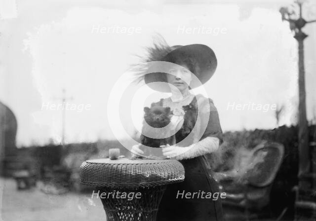 Mrs. Stewart, "Afon Girlie", between c1910 and c1915. Creator: Bain News Service.