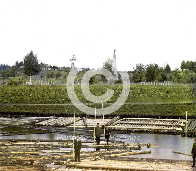 Men on rafts in foreground, 1909. Creator: Sergey Mikhaylovich Prokudin-Gorsky.