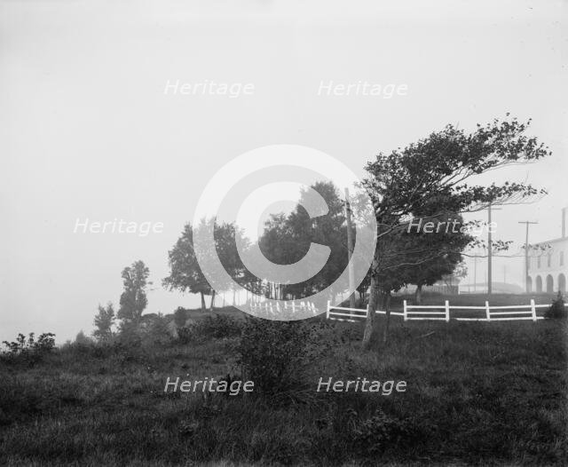 The New Arlington, Petoskey, Mich., between 1900 and 1905. Creator: Unknown.
